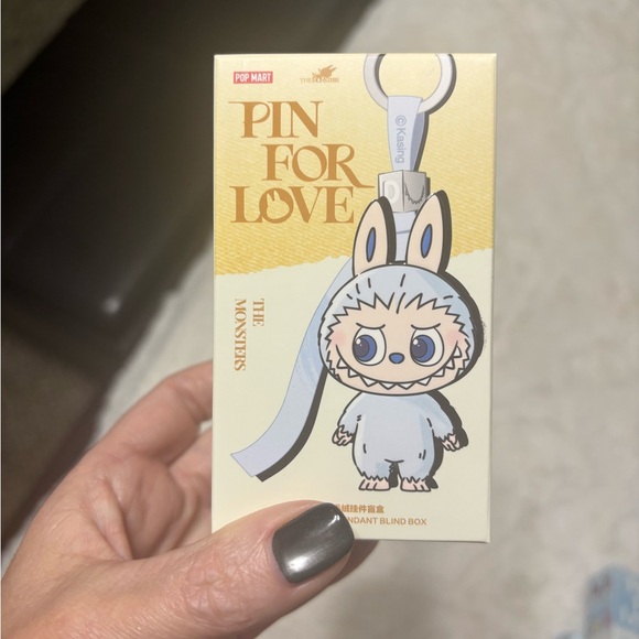Popmart pin for love letter J - Picture 1 of 4